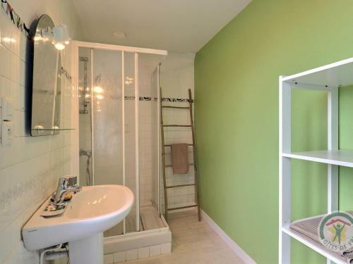 Gite Saint-marcan, 2 Bedrooms, 5 Persons - Fr-1-538-163