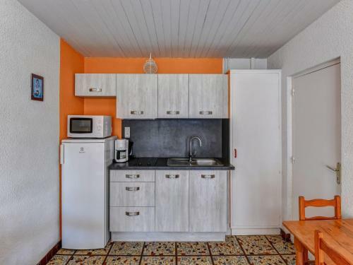 Simplistic Holiday Home In Saint-savinien With Garden