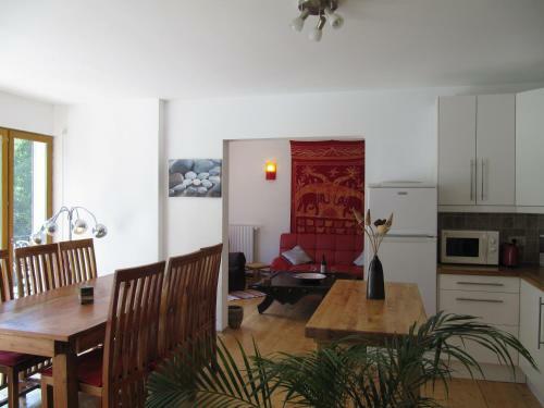 Villa With Natural River Pool, 15 Mins From Beach