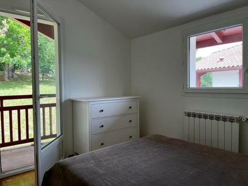 Villa Urrugne, 3 Bedrooms, 6 Persons - Fr-1-239-770