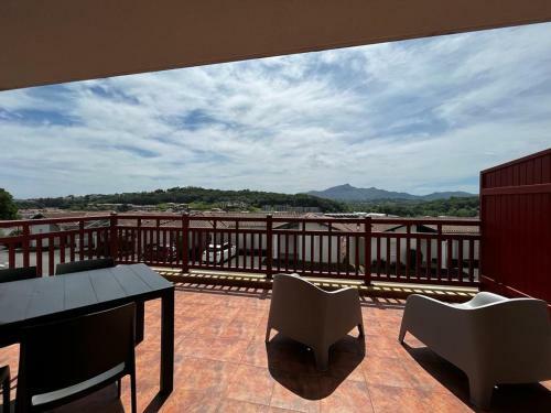 Villa Urrugne, 3 Bedrooms, 6 Persons - Fr-1-239-770
