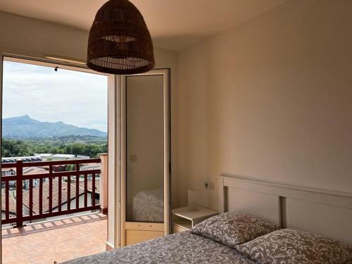 Villa Urrugne, 3 Bedrooms, 6 Persons - Fr-1-239-770
