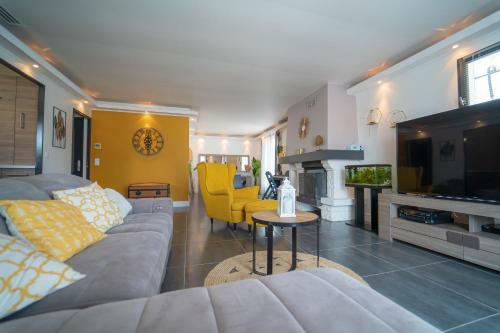 Villa Agate By Precious Houses
