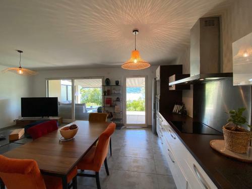 Apartamento Lake & Mountain View - Piscine, Parking, Terrasse