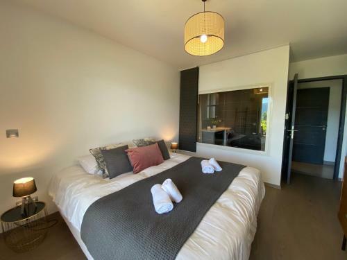 Apartamento Lake & Mountain View - Piscine, Parking, Terrasse