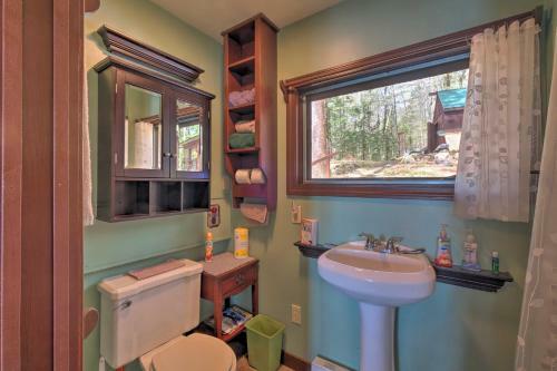 Lakefront Hartford Cabin With Canoe And Boat Ramp
