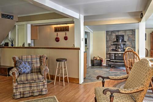 Peaceful Fishermans Paradise With Deck And Fire Pit!