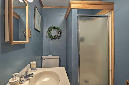 Lakefront Berkshires Retreat With Deck, Dock And Boat!