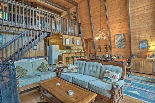Lakefront Berkshires Retreat With Deck, Dock And Boat!