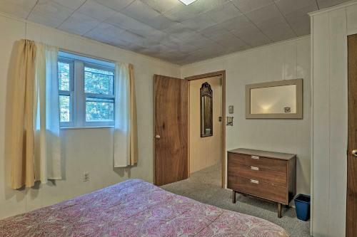 Lakefront Berkshires Retreat With Deck, Dock And Boat!