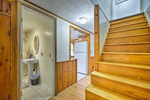 Picturesque Cottage With Sunroom On Ashmere Lake!