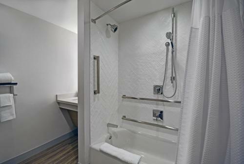Hotel Towneplace Suites By Marriott Fall River Westport