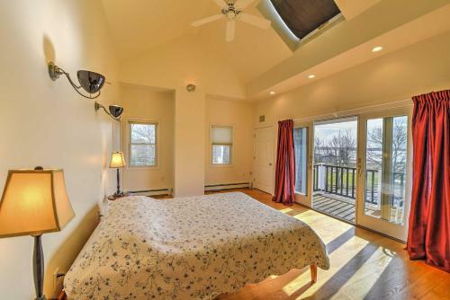 Multi-level Marion House Loft, Deck And Ocean Views