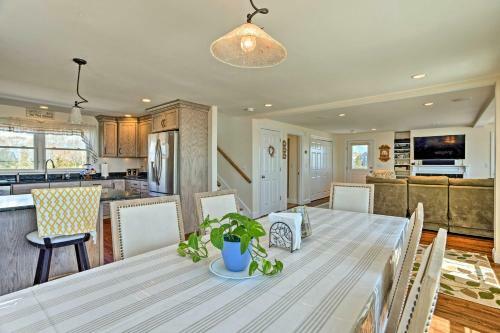 Sunny Beach House Getaway - Steps From Water!