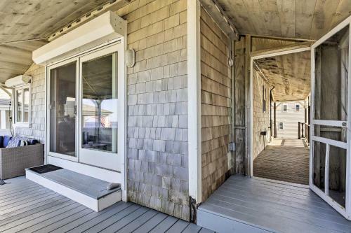 Oceanfront Cape Cod Home With Porch, Yard And Grill!