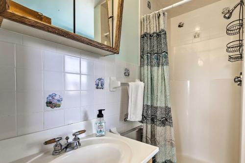 Oceanfront Cape Cod Home With Porch, Yard And Grill!