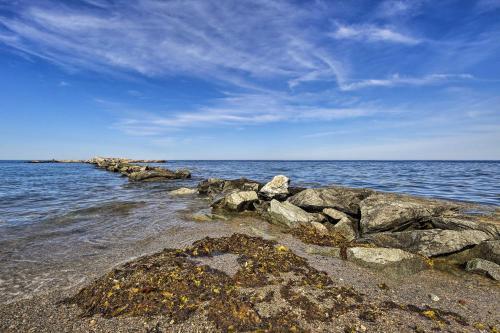 Oceanfront Cape Cod Home With Porch, Yard And Grill!