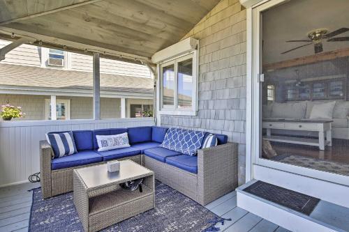 Oceanfront Cape Cod Home With Porch, Yard And Grill!