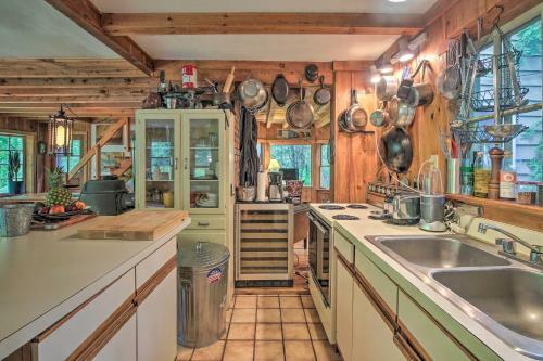 The Mill River Cabin With Fireplace And River View!