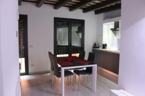 Apartaments Y Habitacions Entre Volcans