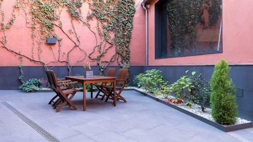 Apartaments Y Habitacions Entre Volcans