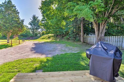 Cedar Home With Deck And Grill - Mins To Lakes!