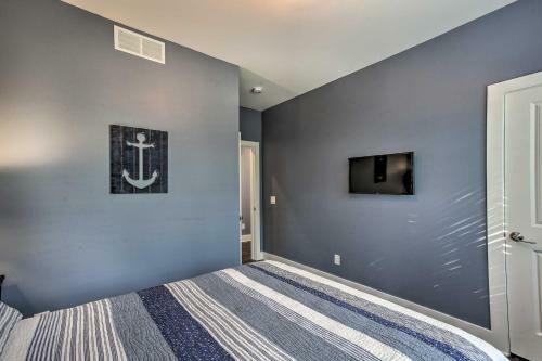 Luxe Lakefront Escape With 4 Kayaks, Hot Tub, Beach!