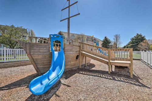 Apartamento Manistee Condo With Deck 300 Ft To Beachfront!