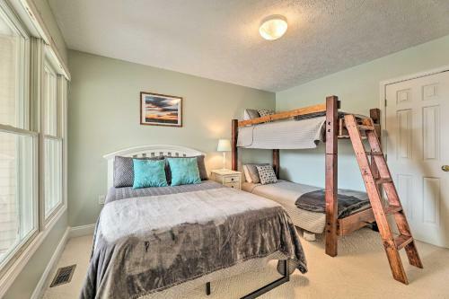 Apartamento Manistee Condo With Deck 300 Ft To Beachfront!