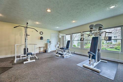 Apartamento Manistee Condo With Deck 300 Ft To Beachfront!