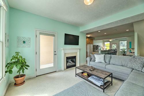 Apartamento Manistee Condo With Deck 300 Ft To Beachfront!
