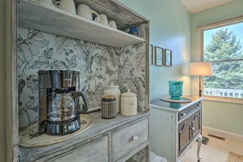Apartamento Manistee Condo With Deck 300 Ft To Beachfront!