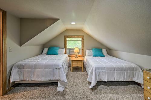 Roscommon Home With Deck, 7 Mi To Higgins Lake!