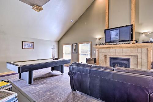 Roscommon Home With Deck, 7 Mi To Higgins Lake!