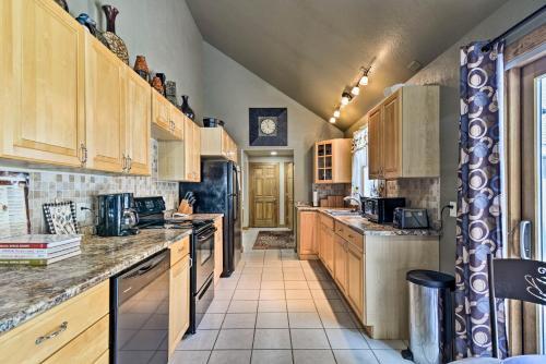 Roscommon Home With Deck, 7 Mi To Higgins Lake!