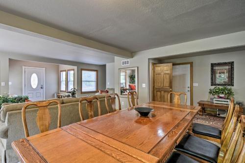 Roscommon Home With Deck, 7 Mi To Higgins Lake!