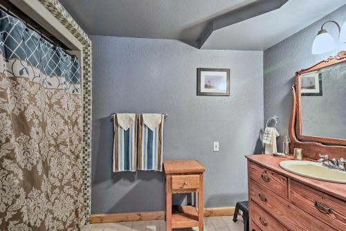 Roscommon Home With Deck, 7 Mi To Higgins Lake!