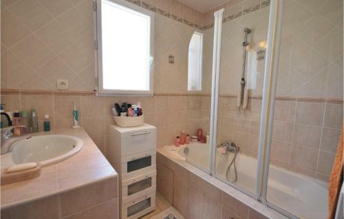 Five-bedroom Holiday Home In Frejus