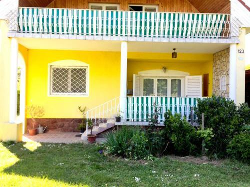 Villa Sebesty�n Apartments