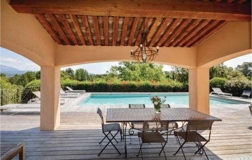 Four-bedroom Holiday Home In Montauroux