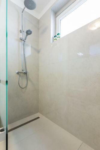 Petra Modern Apartment With Free Parking And Bbq
