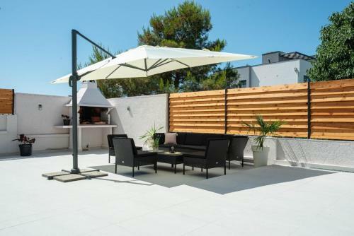 Crowonder Villa Marieta With Swimming Pool