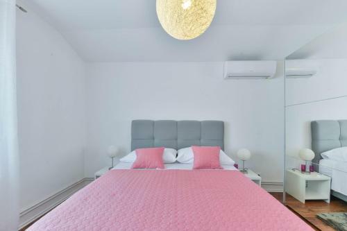Crowonder Villa Marieta With Swimming Pool