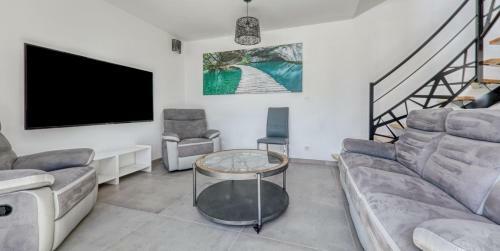 Villa Ref 026 Maison Moderne Avec Belles Prestations Piscine Et Jacuzzi � Arzon