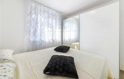 Beautiful Apartment In Pula With Wifi And 2 Bedrooms