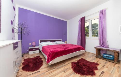 Amazing Apartment In Trogir With 2 Bedrooms