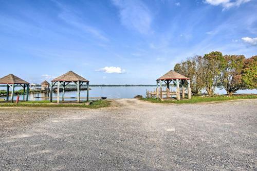 Waterfront Weiss Lake Getaway With Dock And Patio!