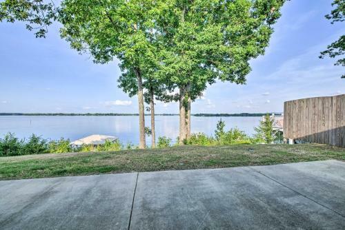 Waterfront Weiss Lake Getaway With Dock And Patio!