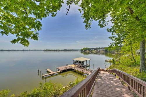 Waterfront Weiss Lake Getaway With Dock And Patio!