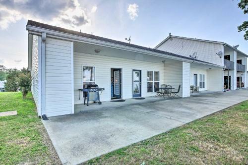 Waterfront Weiss Lake Getaway With Dock And Patio!
